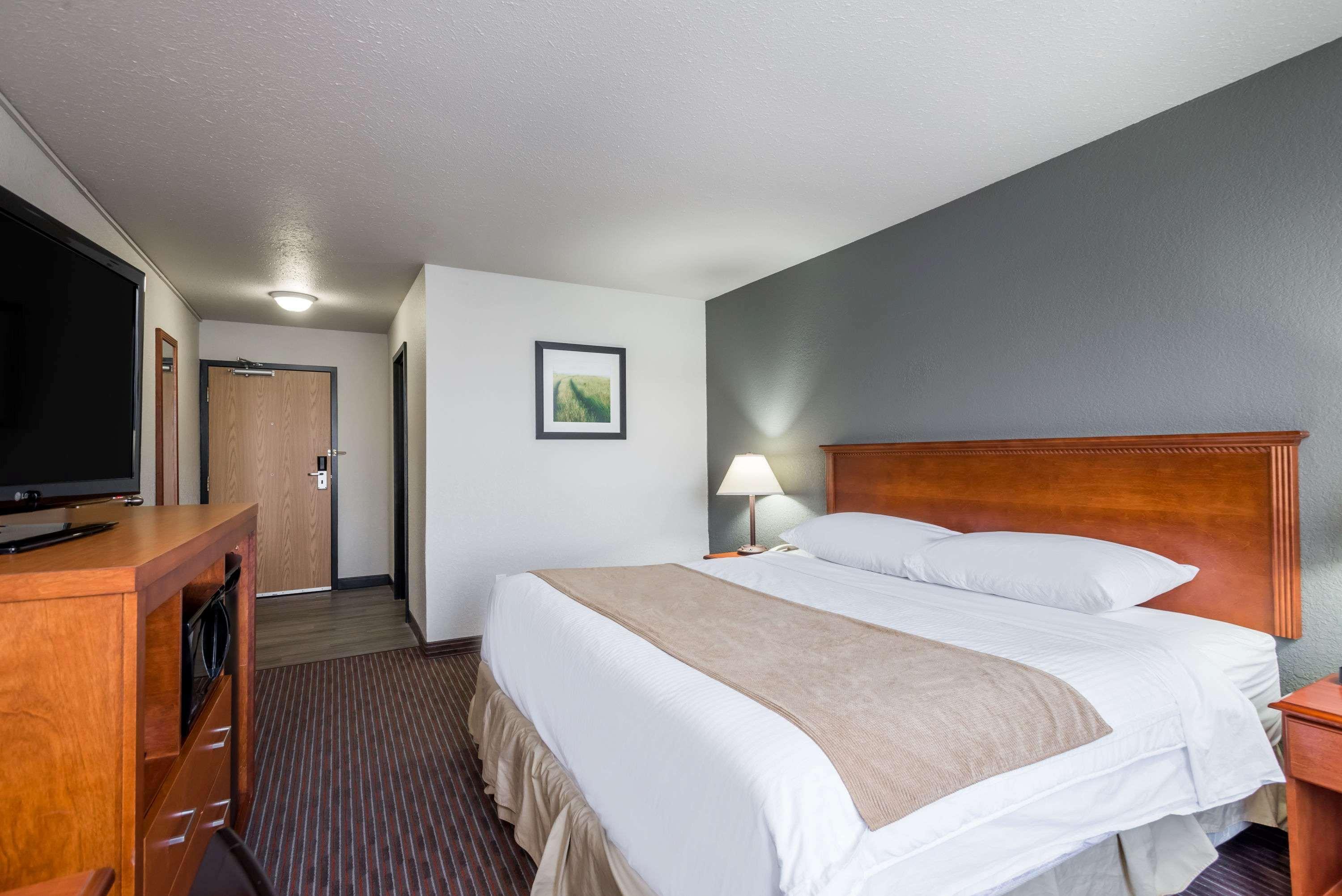 Hotel Super 8 By Wyndham Grande Prairie Esterno foto