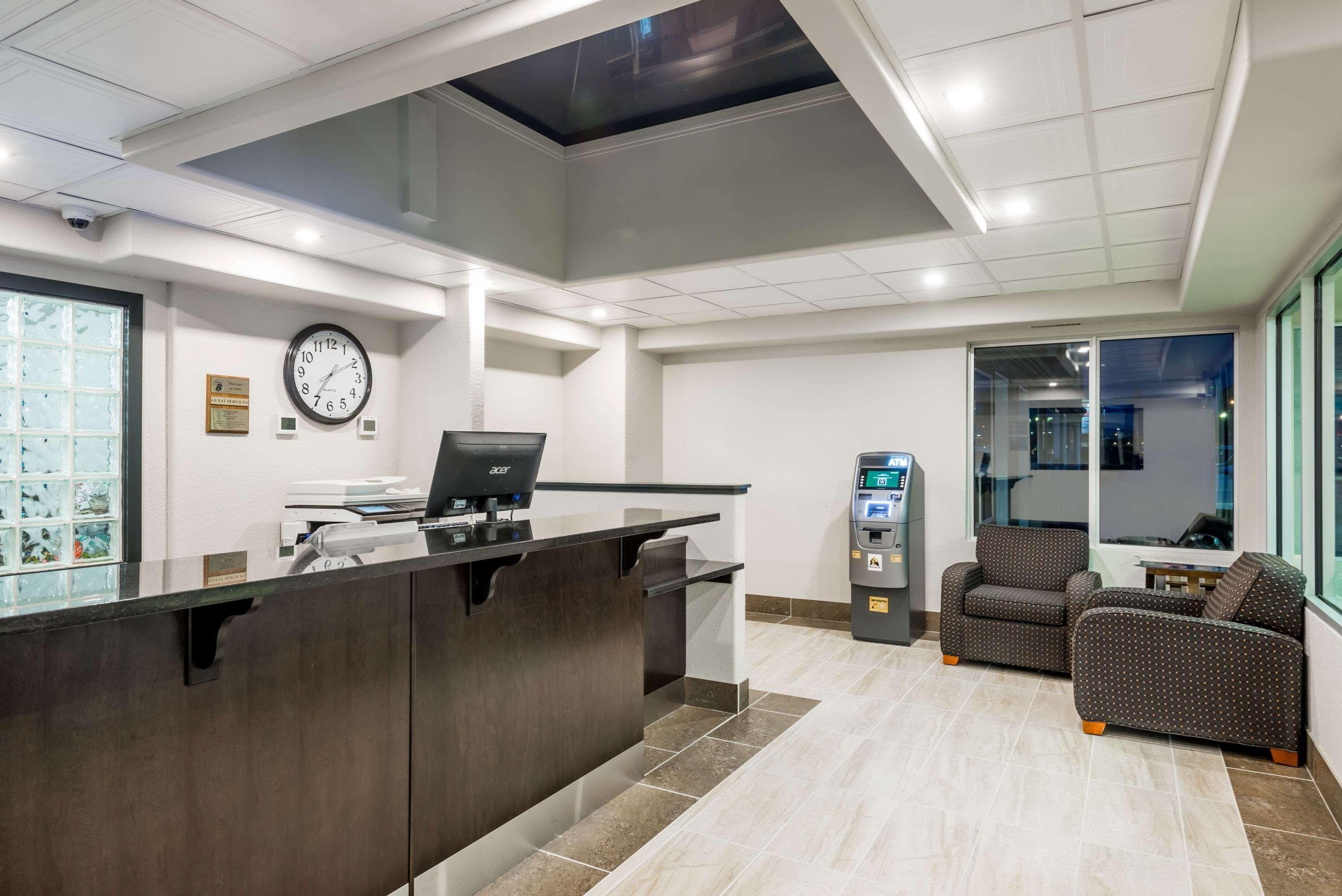 Hotel Super 8 By Wyndham Grande Prairie Esterno foto