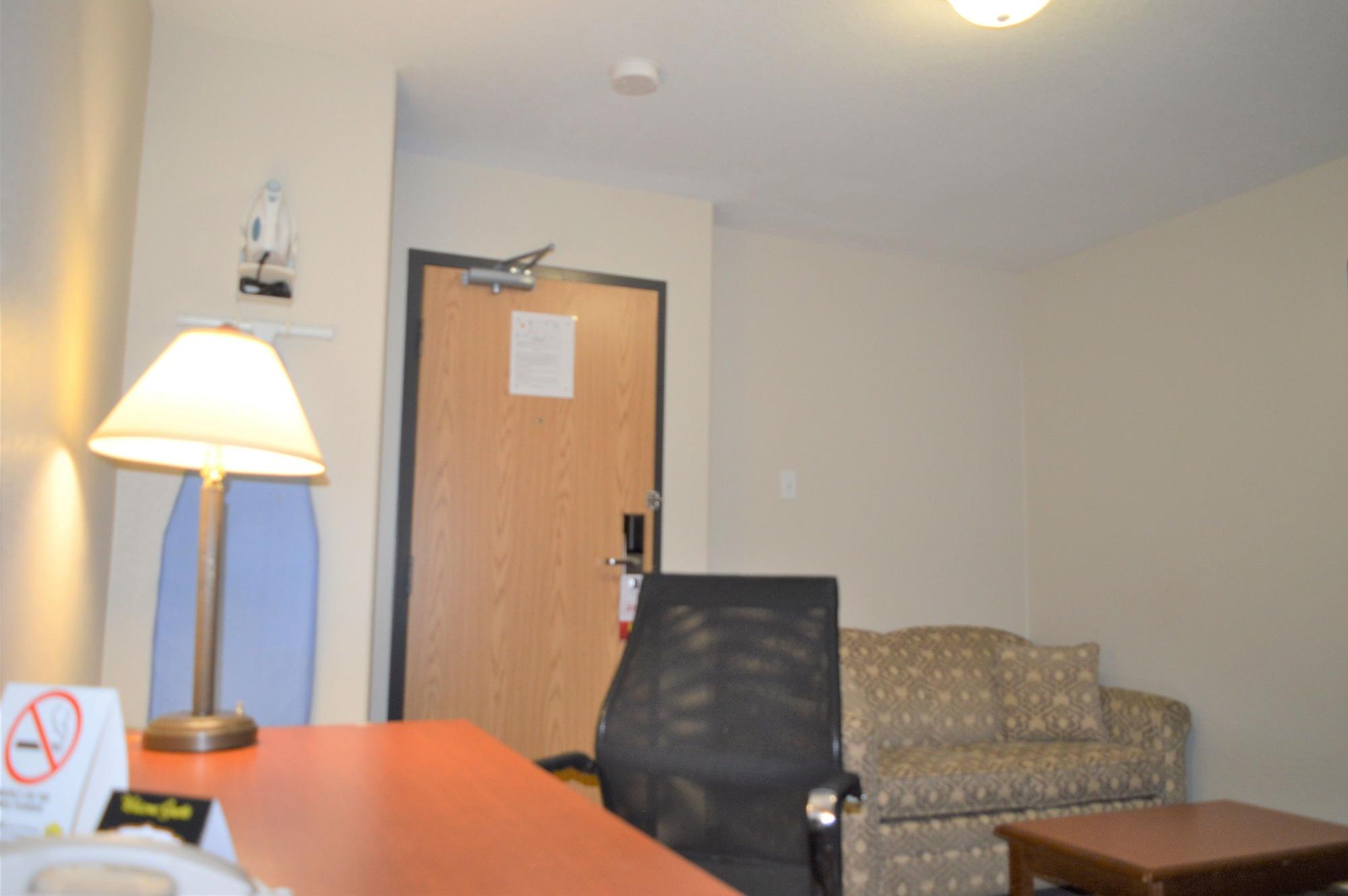 Hotel Super 8 By Wyndham Grande Prairie Esterno foto