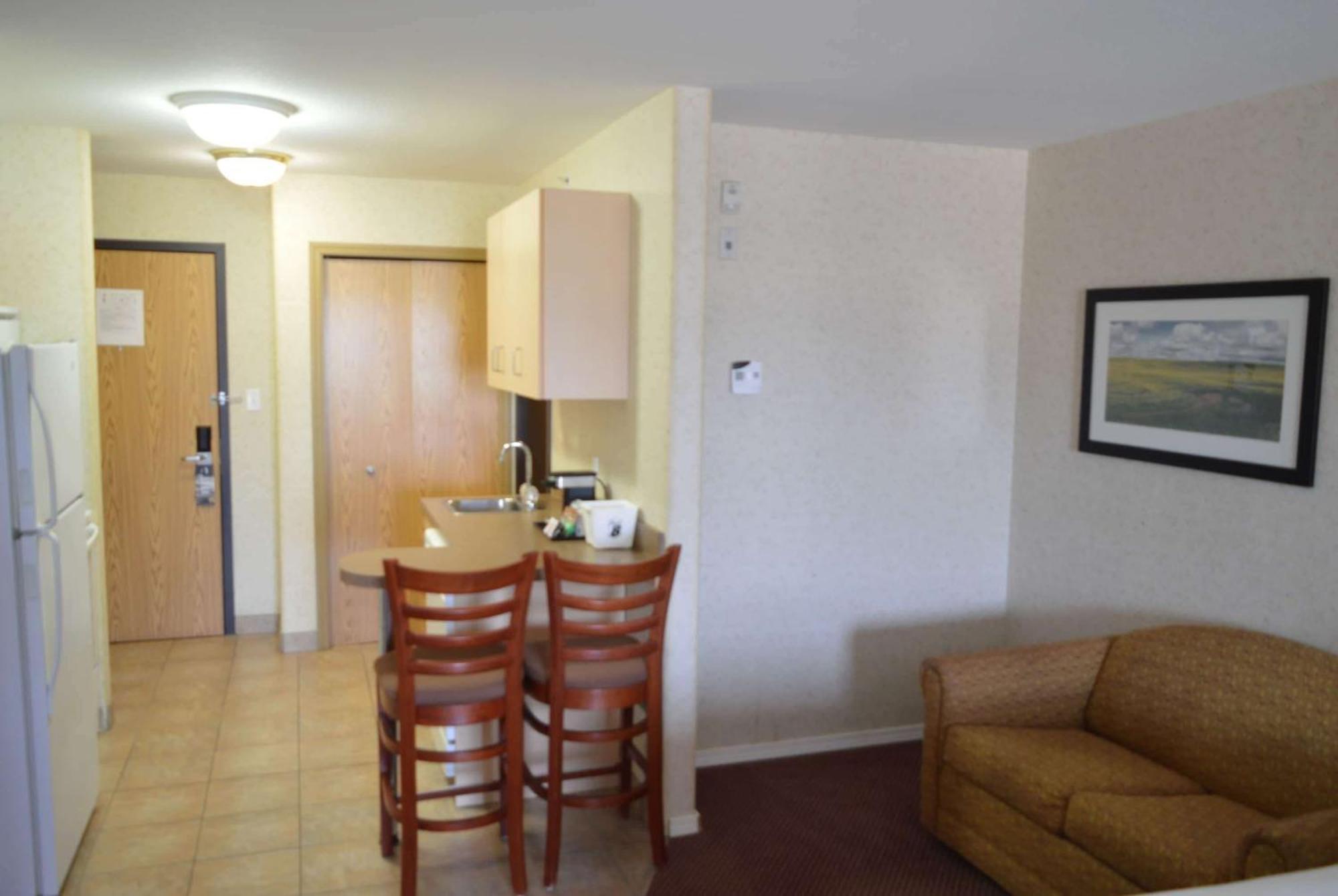 Hotel Super 8 By Wyndham Grande Prairie Esterno foto