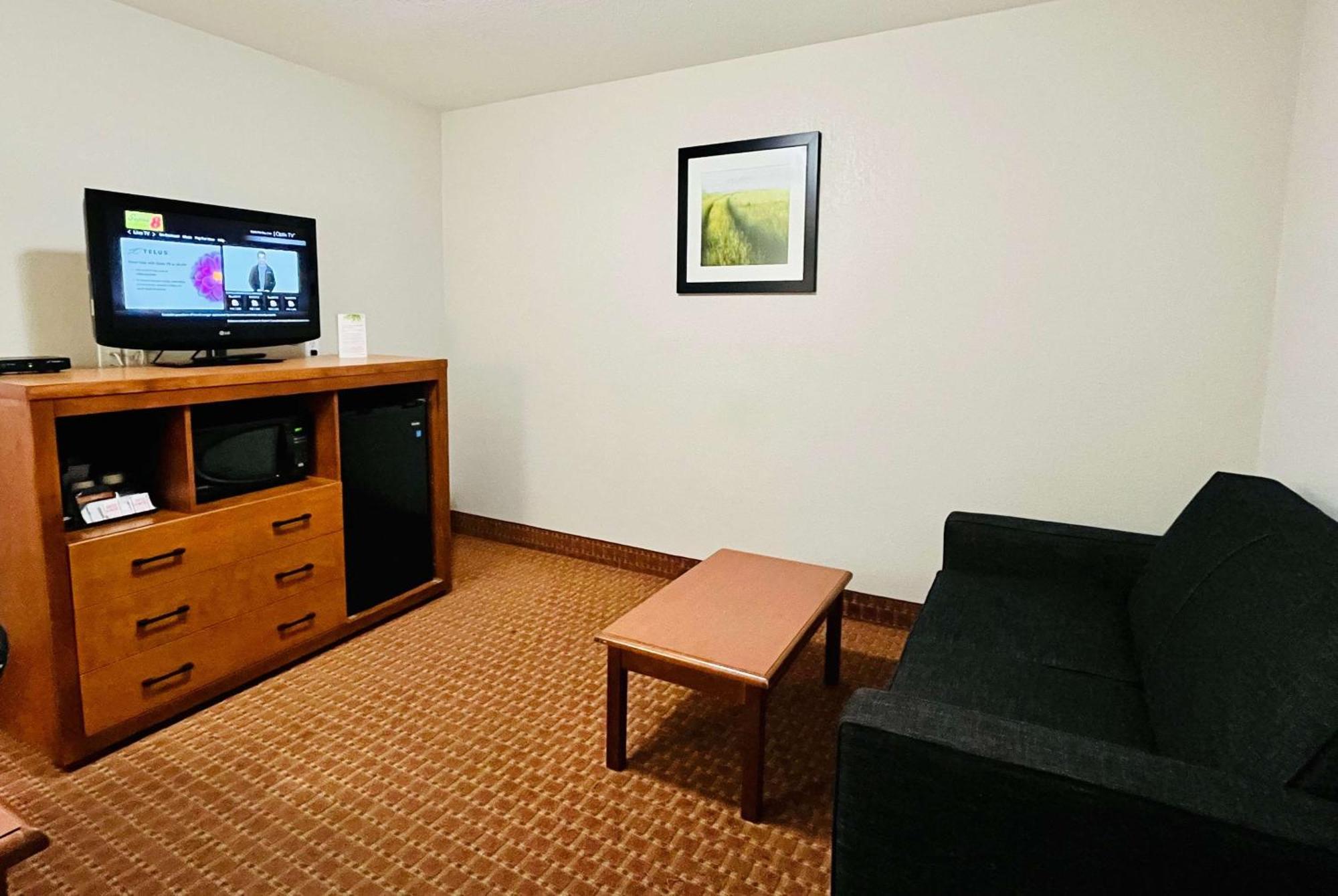 Hotel Super 8 By Wyndham Grande Prairie Esterno foto