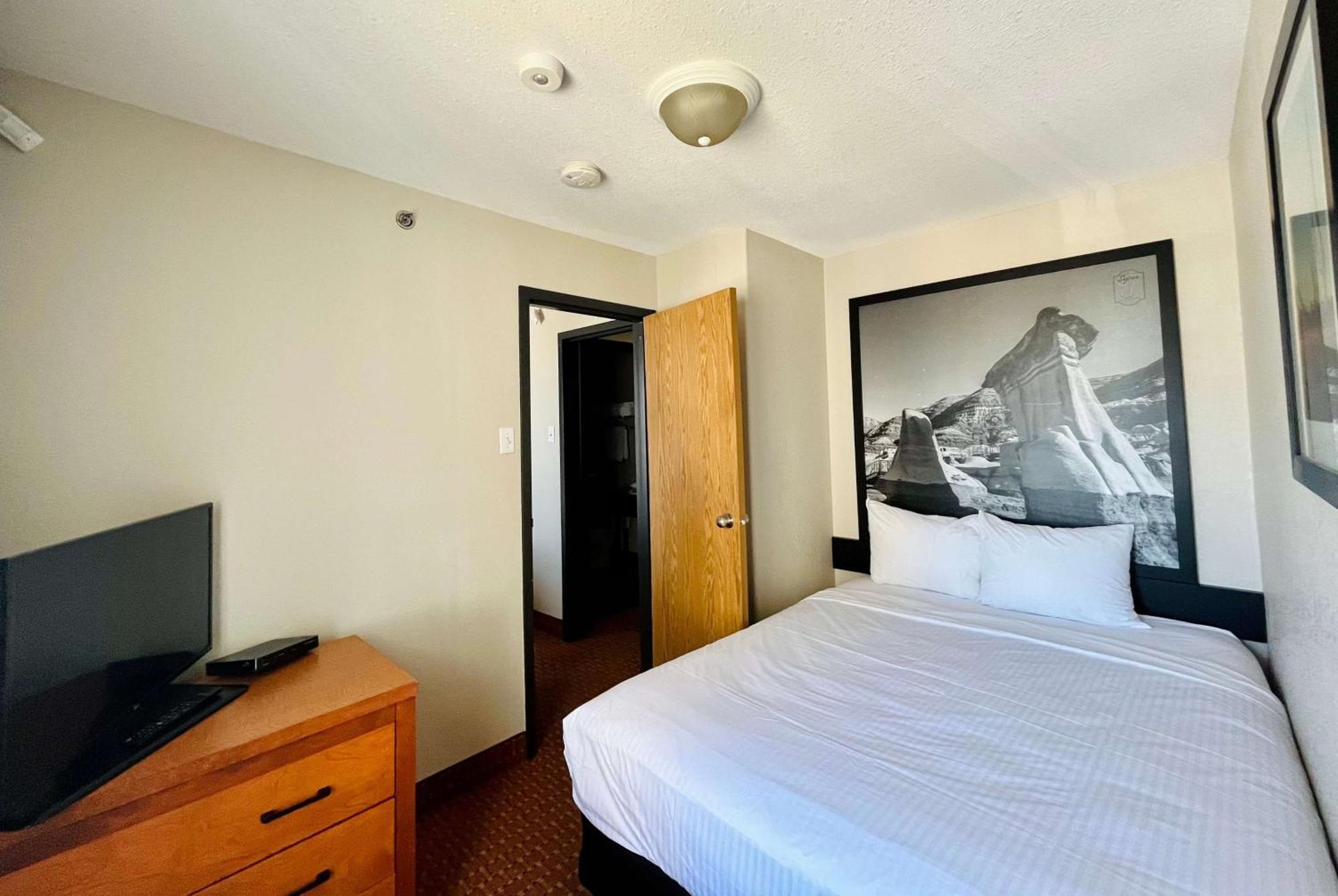 Hotel Super 8 By Wyndham Grande Prairie Esterno foto