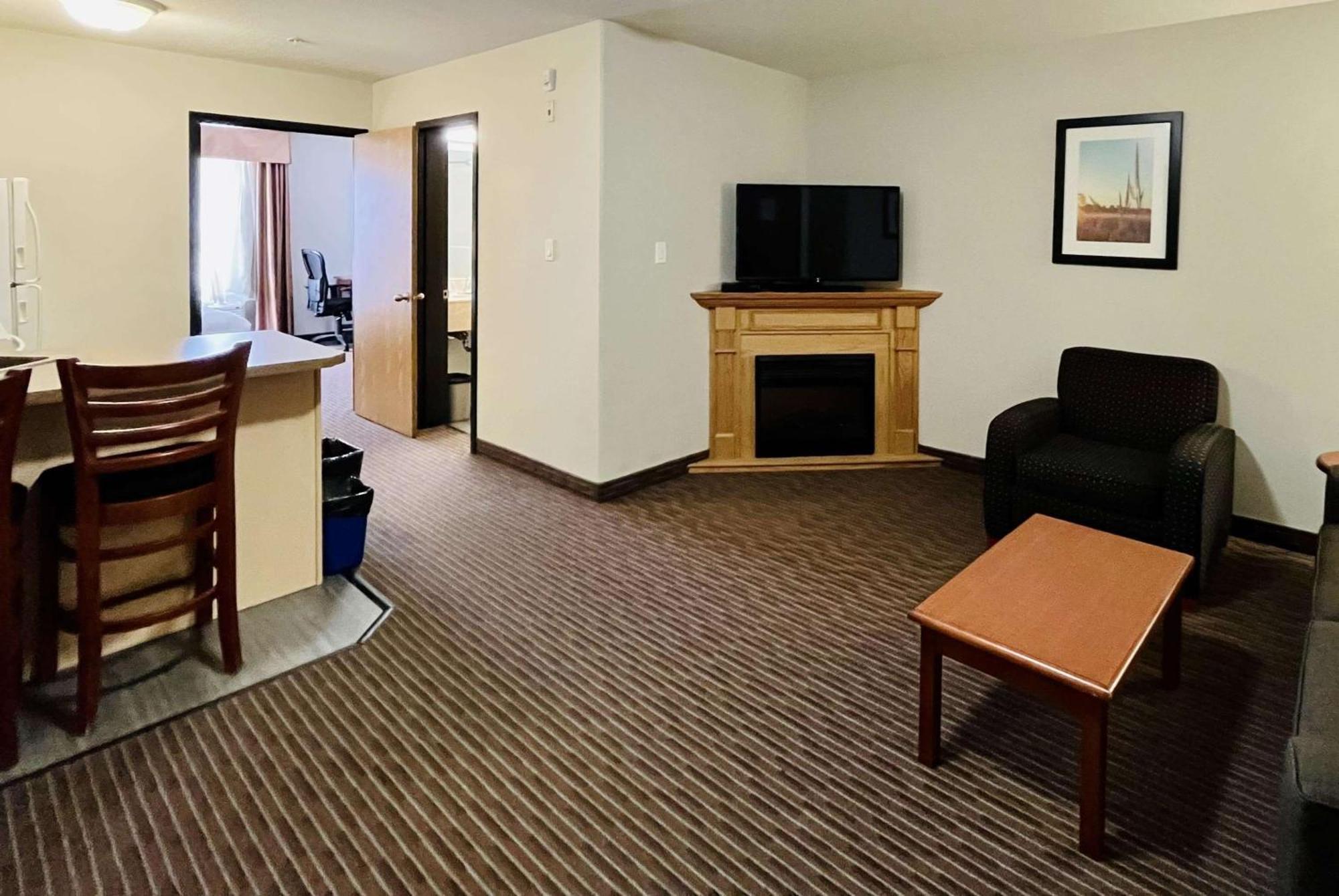 Hotel Super 8 By Wyndham Grande Prairie Esterno foto