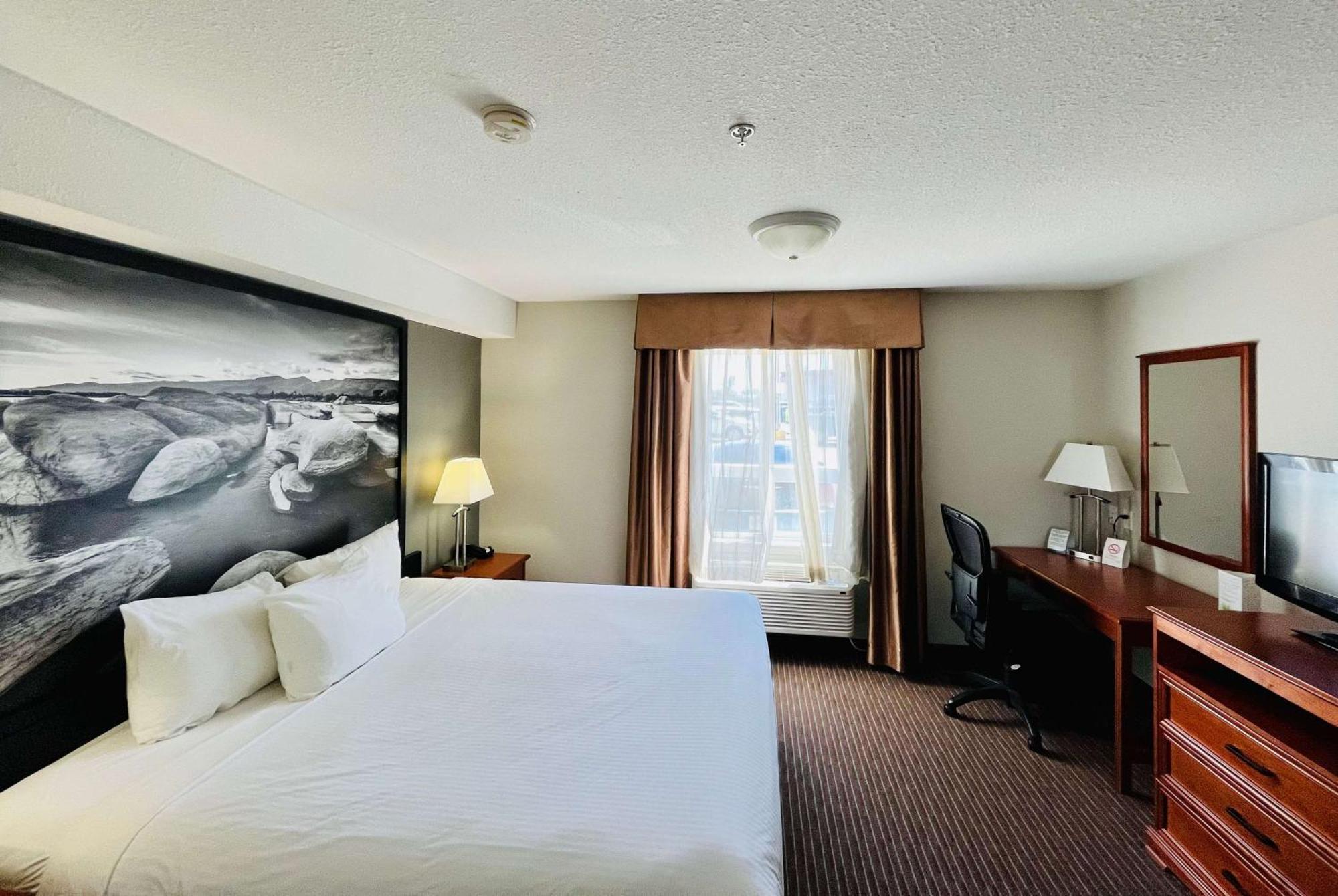 Hotel Super 8 By Wyndham Grande Prairie Esterno foto