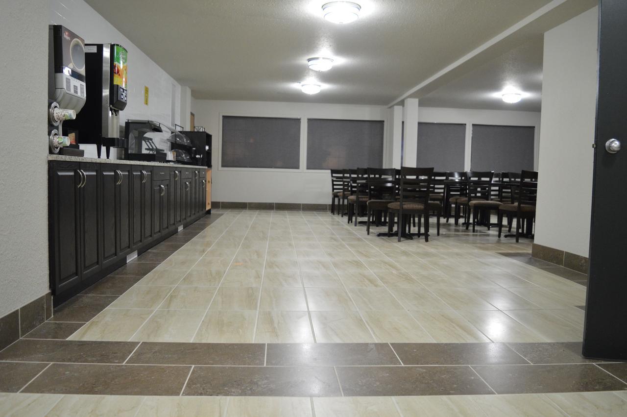 Hotel Super 8 By Wyndham Grande Prairie Esterno foto