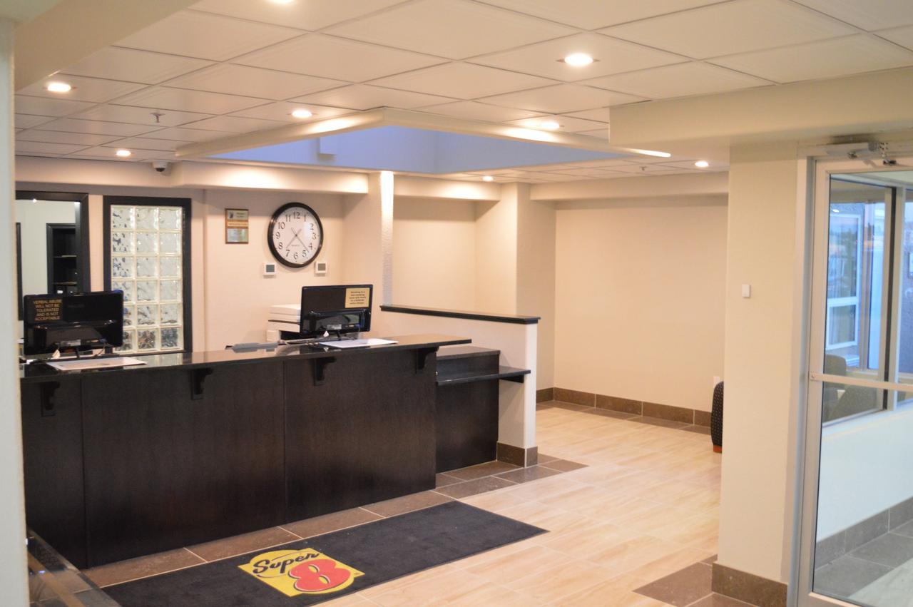 Hotel Super 8 By Wyndham Grande Prairie Esterno foto