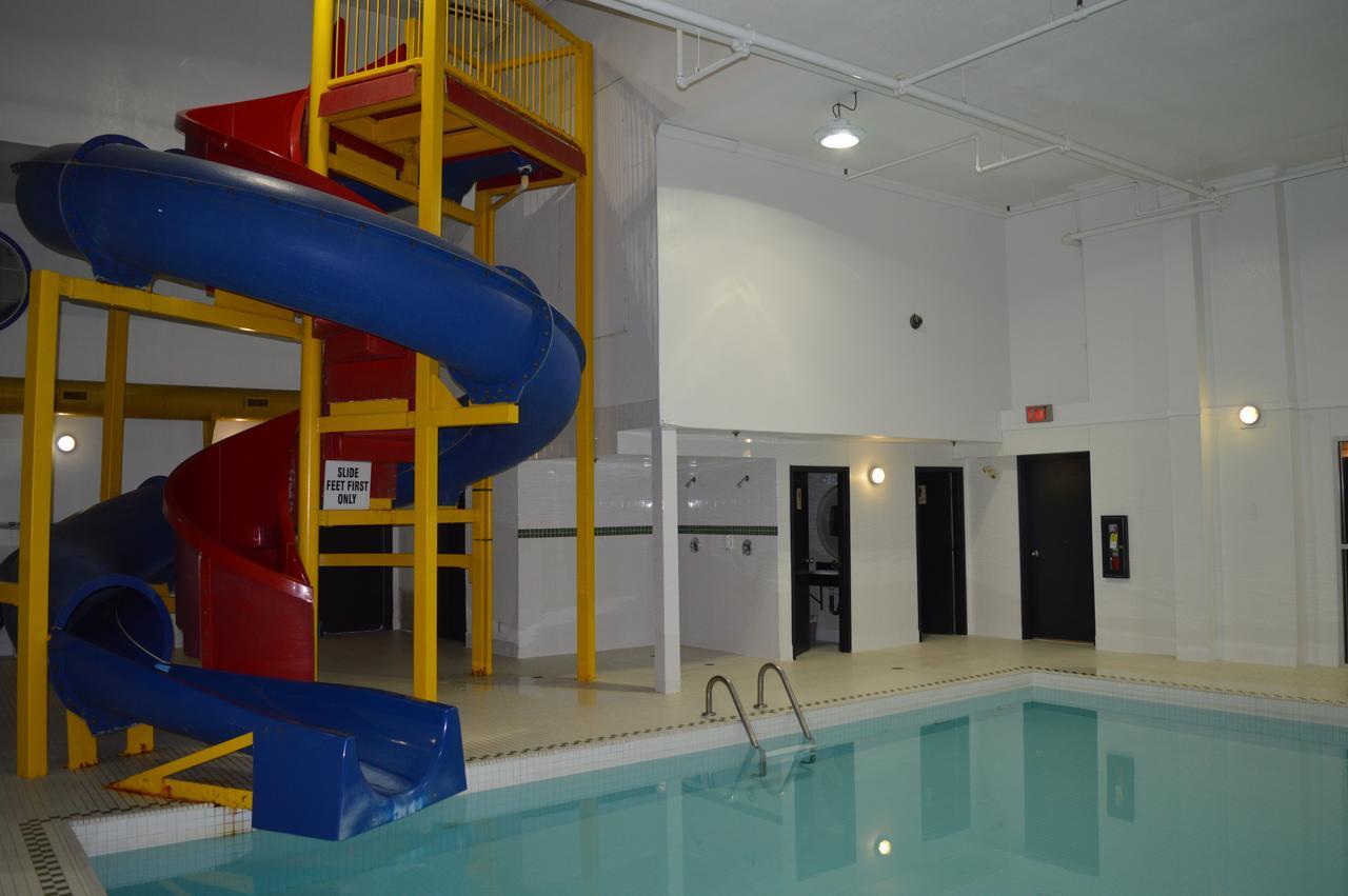 Hotel Super 8 By Wyndham Grande Prairie Esterno foto