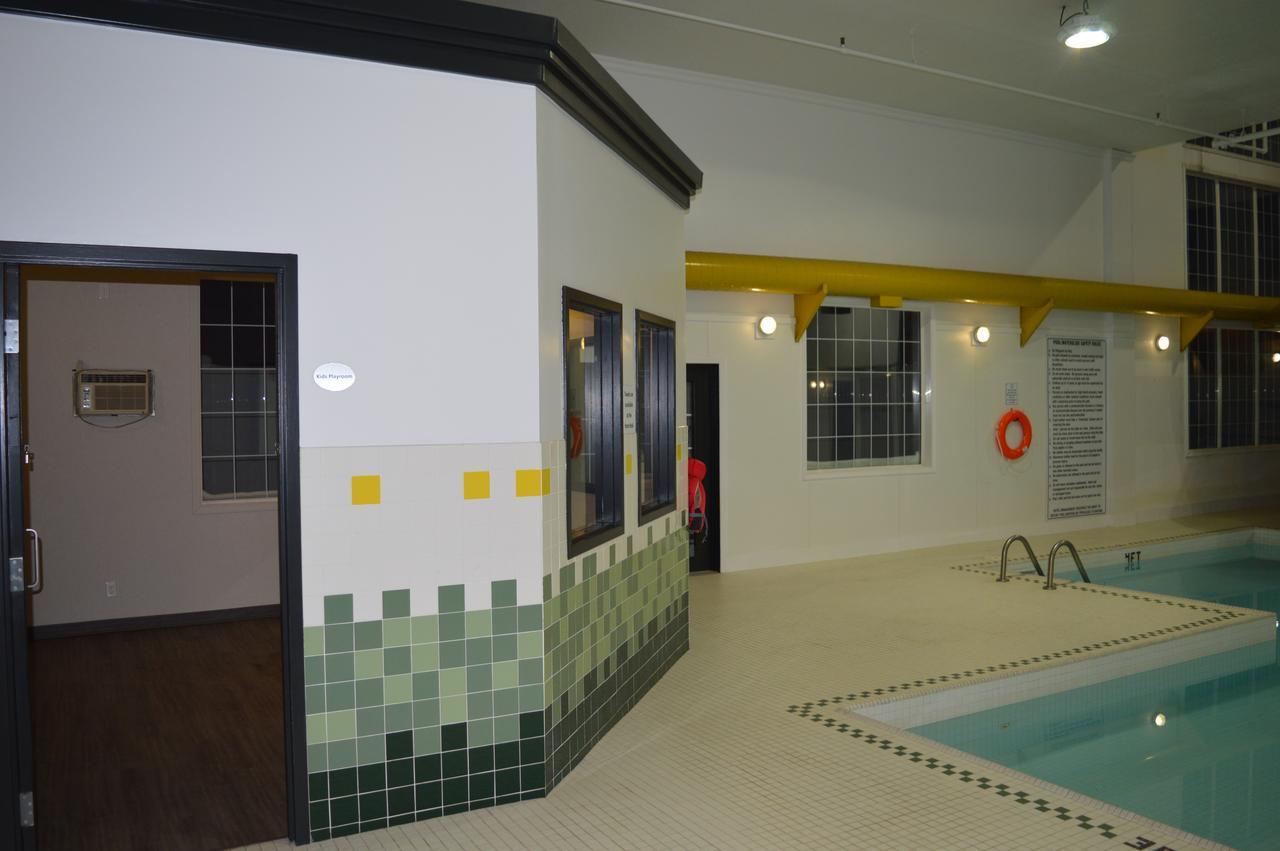 Hotel Super 8 By Wyndham Grande Prairie Esterno foto