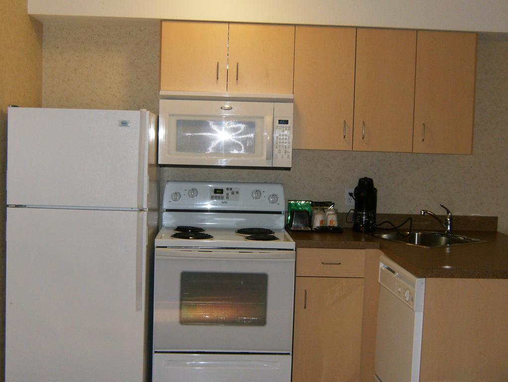 Hotel Super 8 By Wyndham Grande Prairie Esterno foto