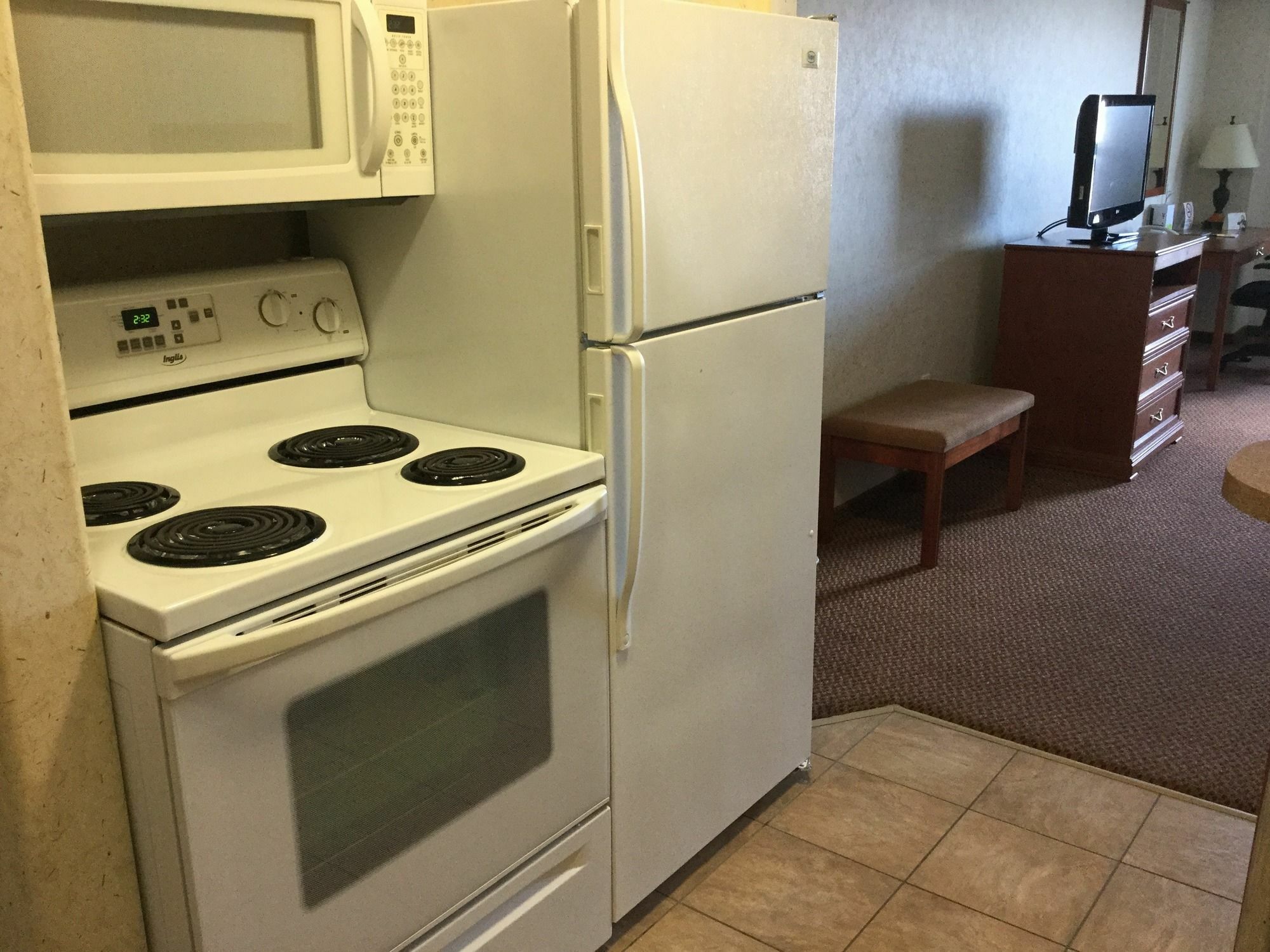 Hotel Super 8 By Wyndham Grande Prairie Esterno foto