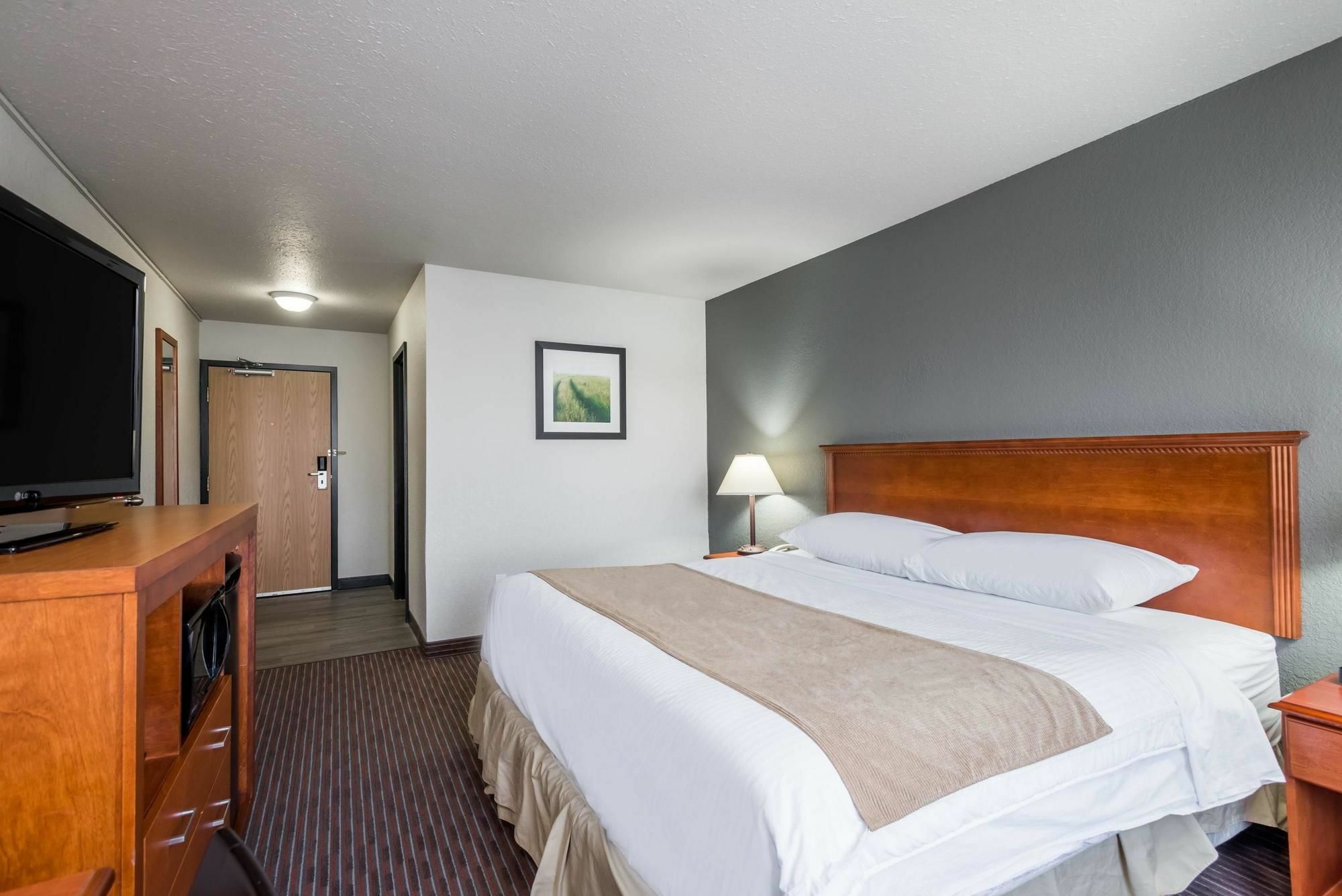 Hotel Super 8 By Wyndham Grande Prairie Esterno foto
