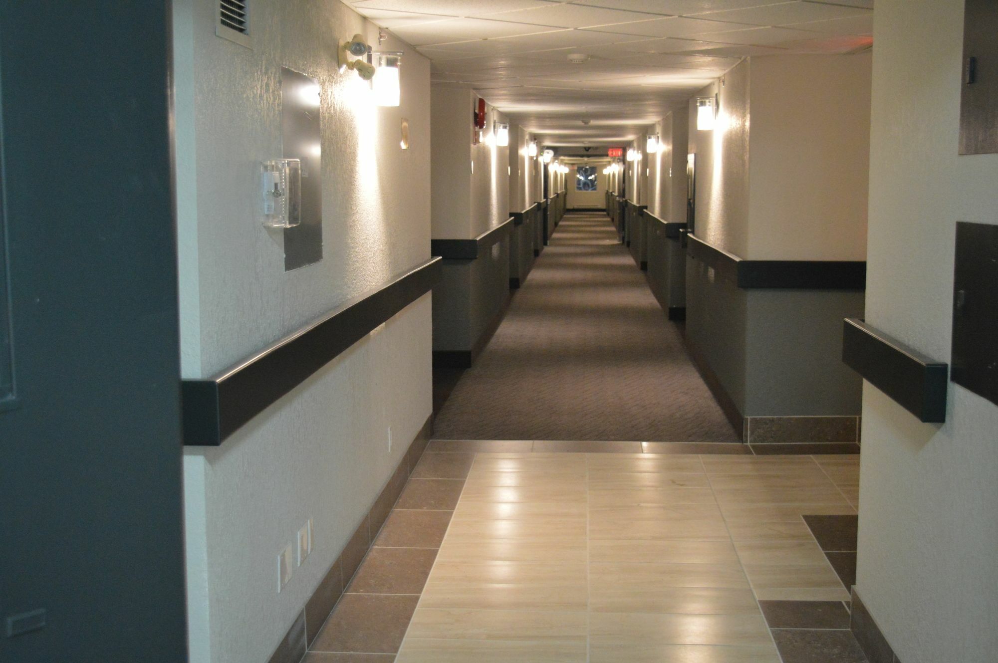Hotel Super 8 By Wyndham Grande Prairie Esterno foto