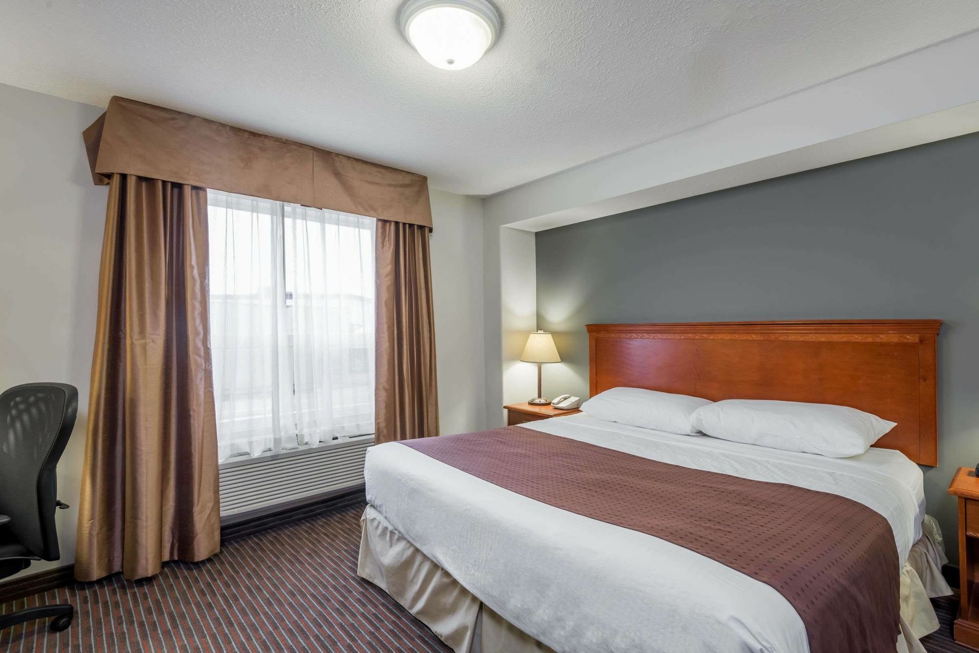 Hotel Super 8 By Wyndham Grande Prairie Esterno foto